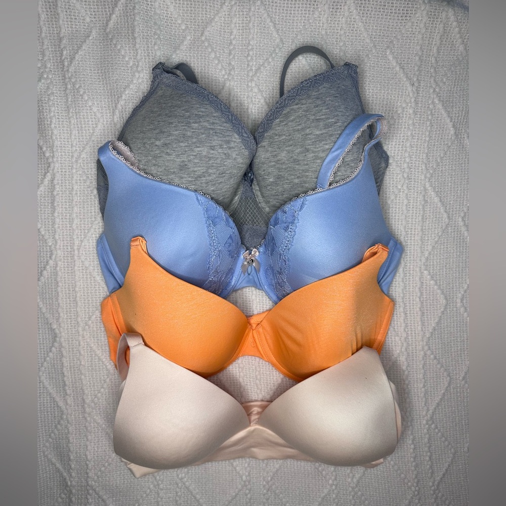 Set of 2 Victorias Secret and 2 Aerie bras. Size 36D. All great condition.